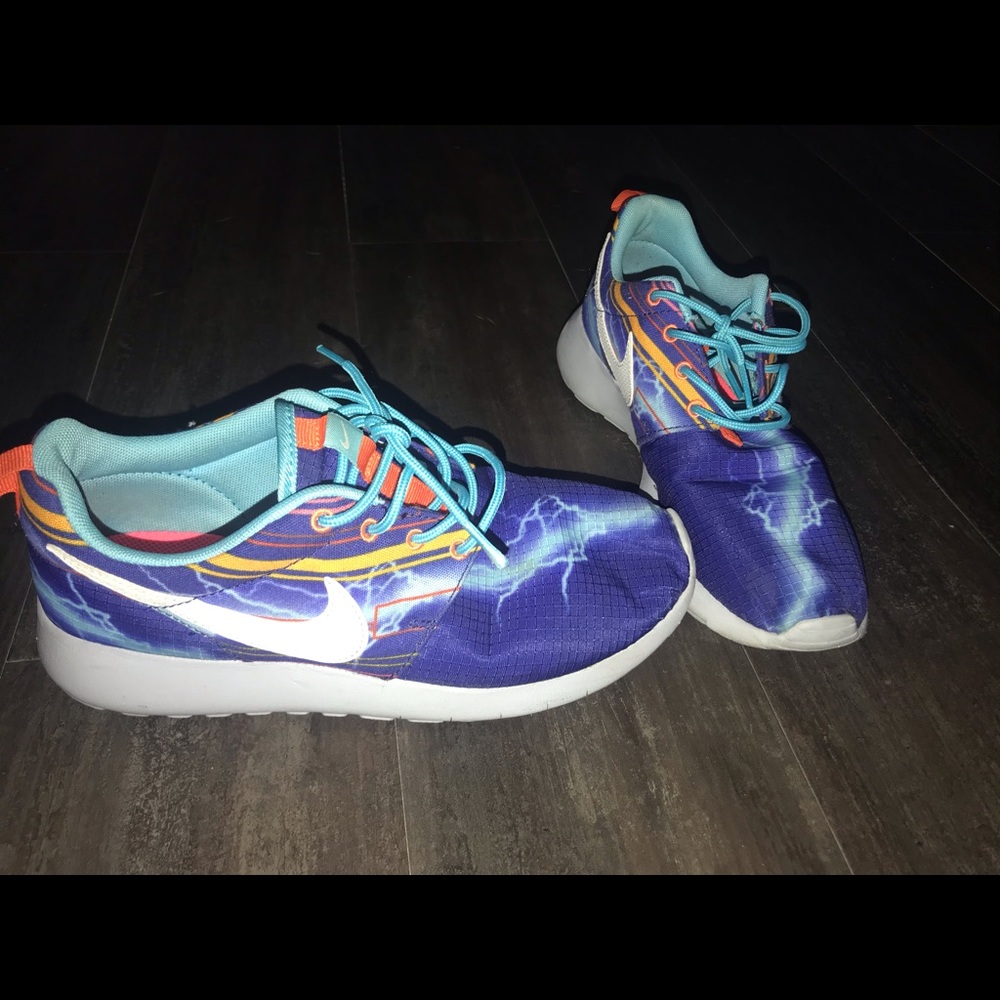 Lightning streak Nike roshes